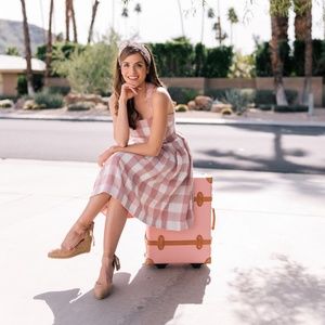 Gal Meets Glam Polly